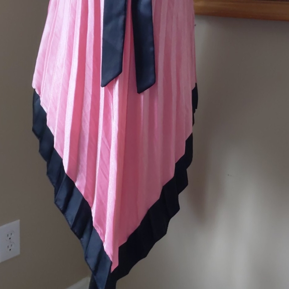 .Summer ClearanceUnique blushing pink tank( free w/ 54.00 purchase - Picture 2 of 8